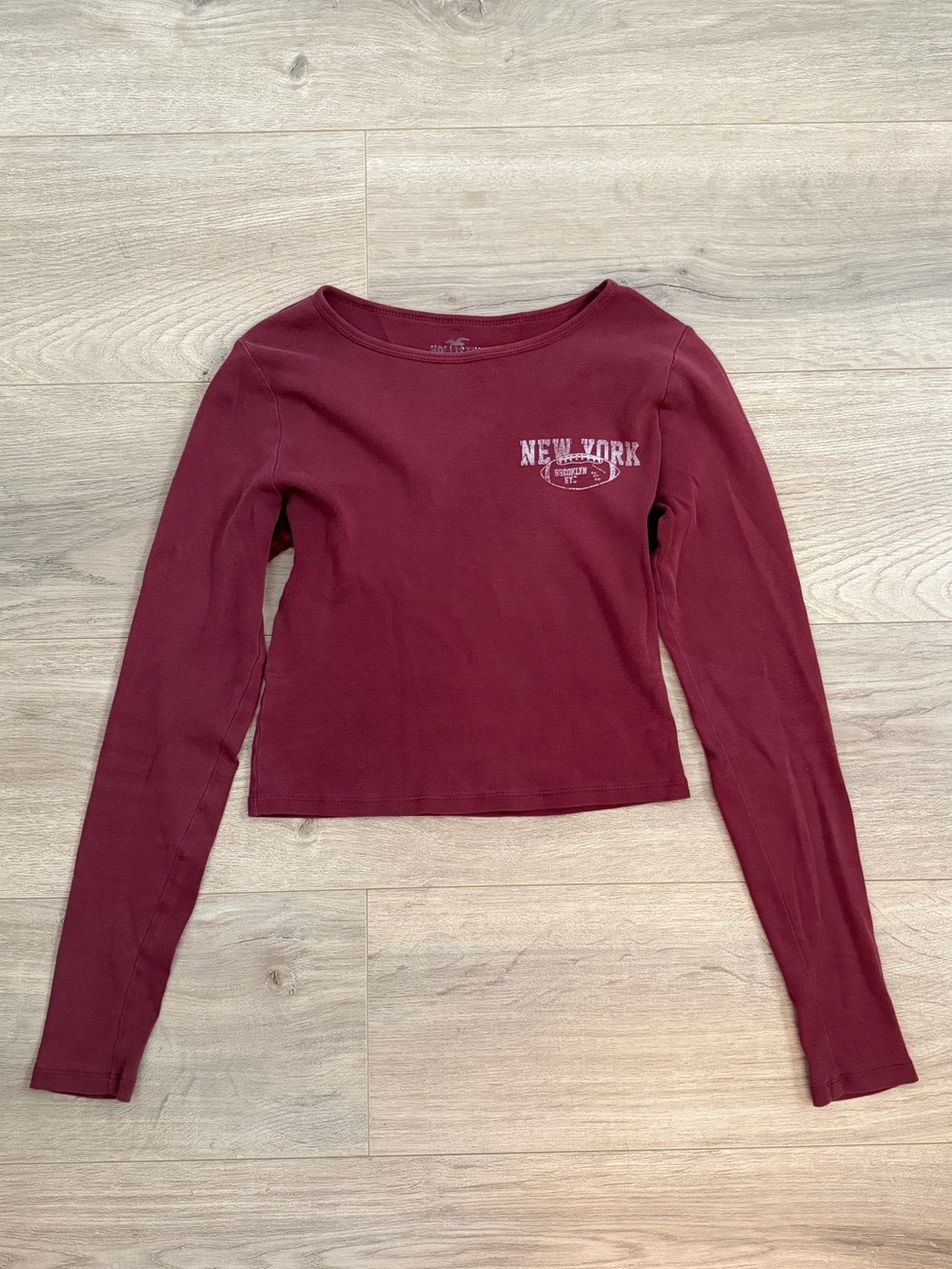 Hollister Burgundy Long-Sleeve New York Graphic Crop Top